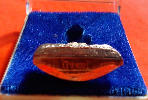 รูปหล่อปั๊มหลวงพ่อลออ นิ้วกระดก เนื้อเงิน วัดหนองหลวง เสาร์ 5 ปี 2553 (เคาะเดียว)