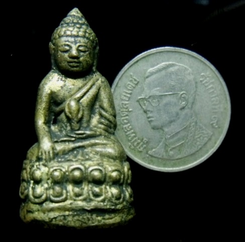 **วัดใจ**พระกริ่งเก่า อุดกริ่งด้านหลัง เนื้อทองผสม สวยๆ ไม่ทราบที่**เชิญชมครับ