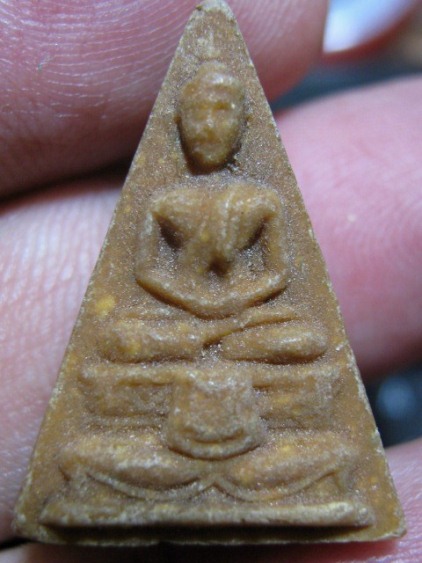 พระนางพญาสมาธิ พิมพ์นิยมฐานสูง ปี2516 เนื้อผง วัดบ่อวิน จ.ชลบุรี หลวงปู่ทิม ปลุกเสก