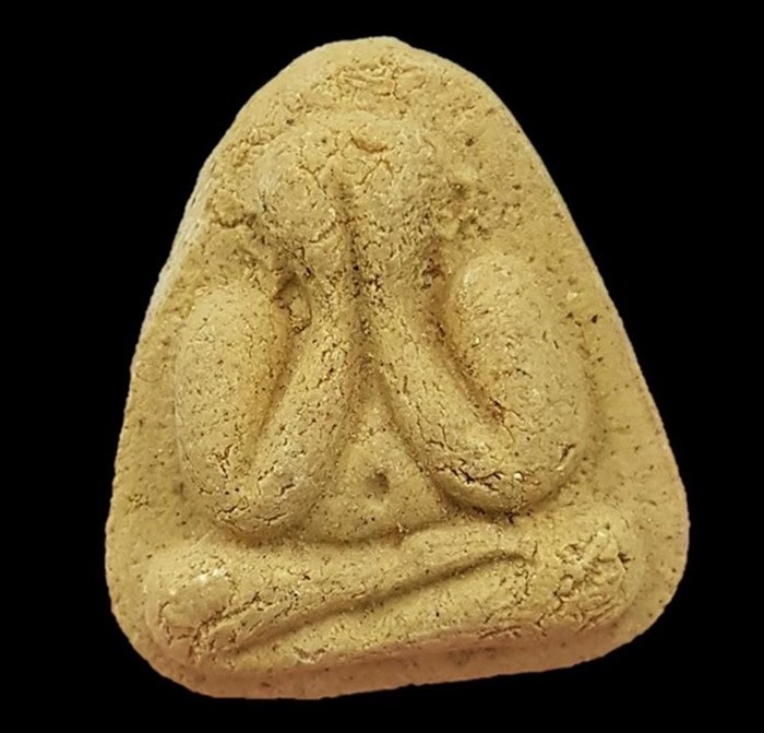 ปิดตาวัดยายร้า เนื้อเหลือง(ว่านดอกทอง) ปี 16 หลวงปู่ทิมปลุกเสก หลังเต็มยันต์เด้งสวยๆครับ