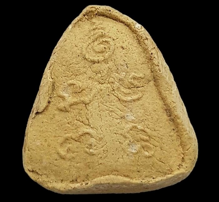 ปิดตาวัดยายร้า เนื้อเหลือง(ว่านดอกทอง) ปี 16 หลวงปู่ทิมปลุกเสก หลังเต็มยันต์เด้งสวยๆครับ