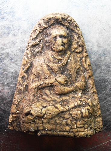 พระผงรูปเหมือนสมเด็จโต หลวงปู่นาค ยุคต้น2485สวยๆครับ