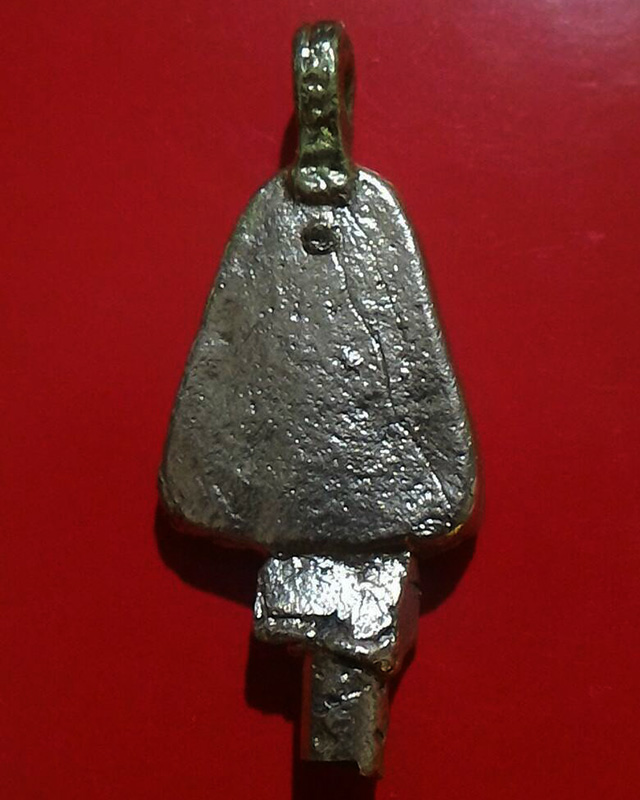 ล้างผิว...เหรียญหล่อจอบใหญ่ หลวงพ่อเงิน รุ่นปืนแตก วัดคงคาราม (บางคลานใต้) ตัดจากช่อกรรมการ (2)