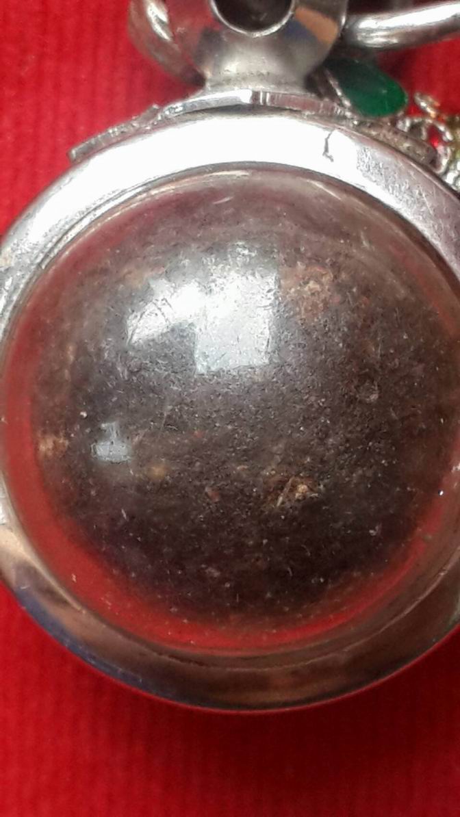 ลูกอมหลวงปู่หมุนยุคแรก ฝังตะกรุด สุดแสนหายากครับ