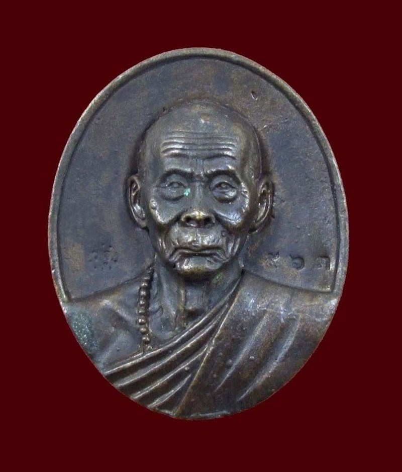 เหรียญหล่อโบราณ หลวงพ่อเพี้ยน รุ่นฉลองอุโบสถ ปี49 เนื้อทองแด งรมดำ เลข 563 กล่องเดิม