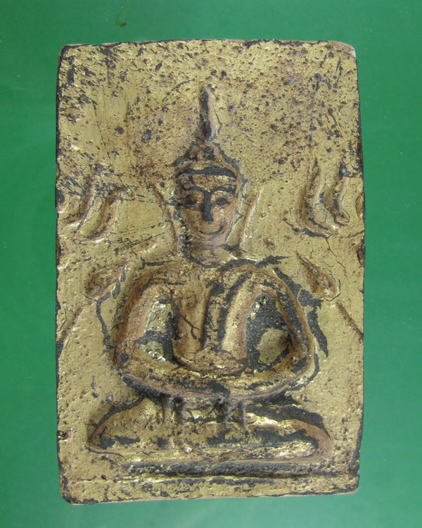 พระแผงตัดเดี่ยว เนื้อดินเผา ลงรักปิดทอง กรุอยุธยา