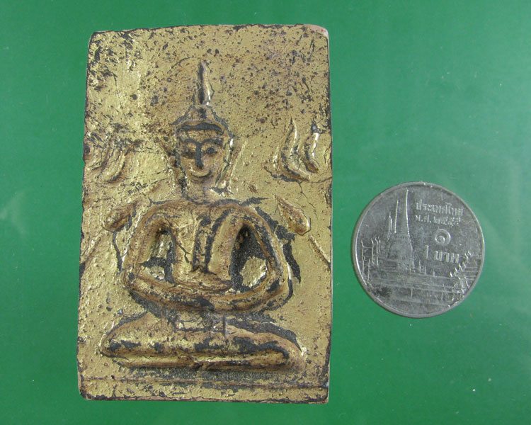 พระแผงตัดเดี่ยว เนื้อดินเผา ลงรักปิดทอง กรุอยุธยา