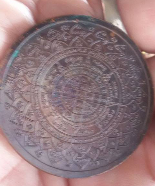 เคาะแรกเบาๆ แดงไวๆ...เหรียญบาตรนำ้มนต์ สุดยอดวัตถุมงคลแห่งยุค เสาร์ ๕ บูชาครู หลวงปู่หมุน ..