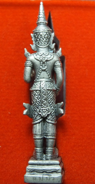 รูปหล่อพระสยามเทวาธิราช ล.ป.บัว อาจารย์แดง วัดไร่ปัตตานี้ มังคลาภิเษก ปี 2556 เนื้อโลหะชุบเงินรมดำซา