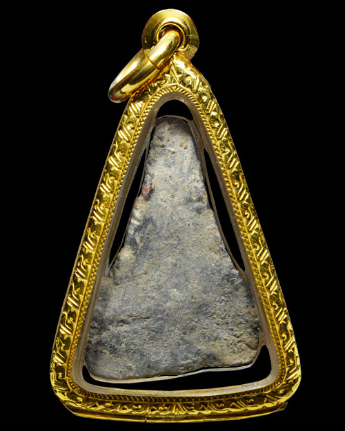 พระร่วงนั่ง กรุบ้านโต้น จ.ขอนแก่น เนื้อตะกั่วสนิมแดง สภาพสวยมาก+ตลับทองคำ10.30กรัม+บัตรรับรองครับ