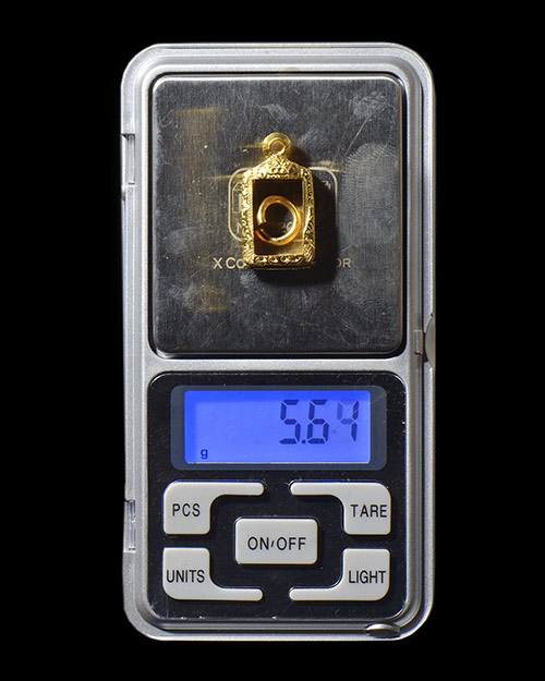 กรุเก่า2522 พระกรุนาดูนตัดเดี่ยว จ.มหาสารคาม พิมพ์ตุ๊กตา เนื้อมะขามเปียกคราบขาว สภาพสวย+ตลับทองคำ