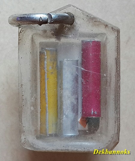 รูปถ่ายหลวงพ่อมุม วัดปราสาทเยอร์ เลี่ยมเก่าเดิม พร้อมตะกรุด สวยงาม น่าสะสมครับ