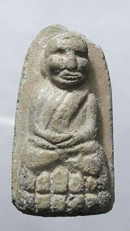 หลวงปู่ทวดหลวงปู่หมุน รุ่นพระเจ้าห้าพระองค์ ปี 2542 เนื้อเทา แข้งขีดนิยม