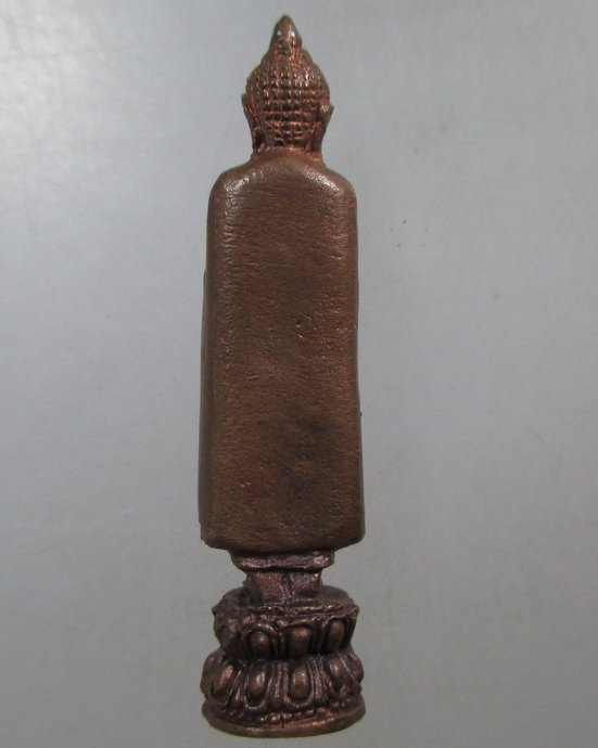 ๒๐ รูปหล่อพระอุ้มบาตร ยืน