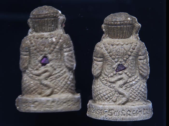 MHKP 3p..มาคู่ 2 ตน (เนื้อเทา หลังฝังพลอย ออกวัดสุทัศน์ หายาก) หนุมานชมภูนุช  หลวงปู่หมุน ฐิตสีโล