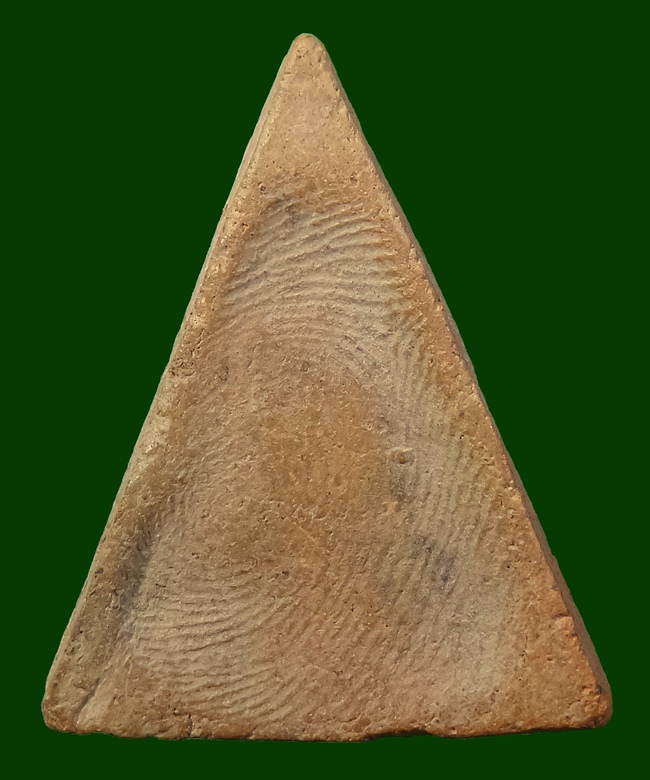 พระนางพญาเสน่ห์จันทร์ กรุต้นจันทร์ เนื้อดิน