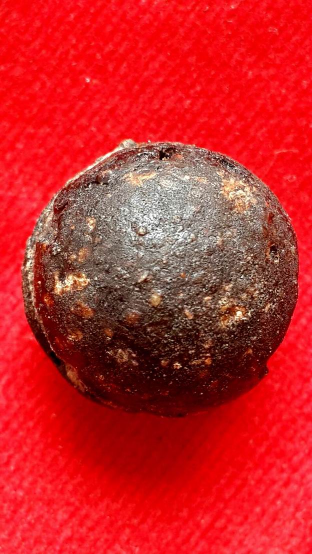 ลูกอมหลวงปู่หมุนยุคแรก ฝังตะกรุด สุดแสนหายากครับ