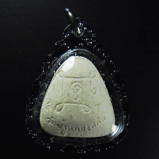 พระปิดตารุ่นแรก หลวงปู่หมุน พิธีเจริญลาภ ปี42 ผสมผงพุทธคุณ ผสมเกษา จีวร