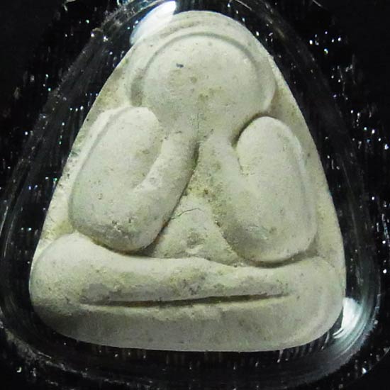 พระปิดตารุ่นแรก หลวงปู่หมุน พิธีเจริญลาภ ปี42 ผสมผงพุทธคุณ ผสมเกษา จีวร