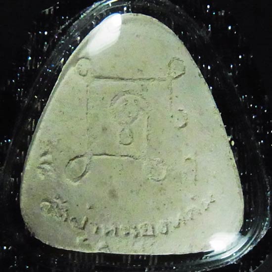 พระปิดตารุ่นแรก หลวงปู่หมุน พิธีเจริญลาภ ปี42 ผสมผงพุทธคุณ ผสมเกษา จีวร