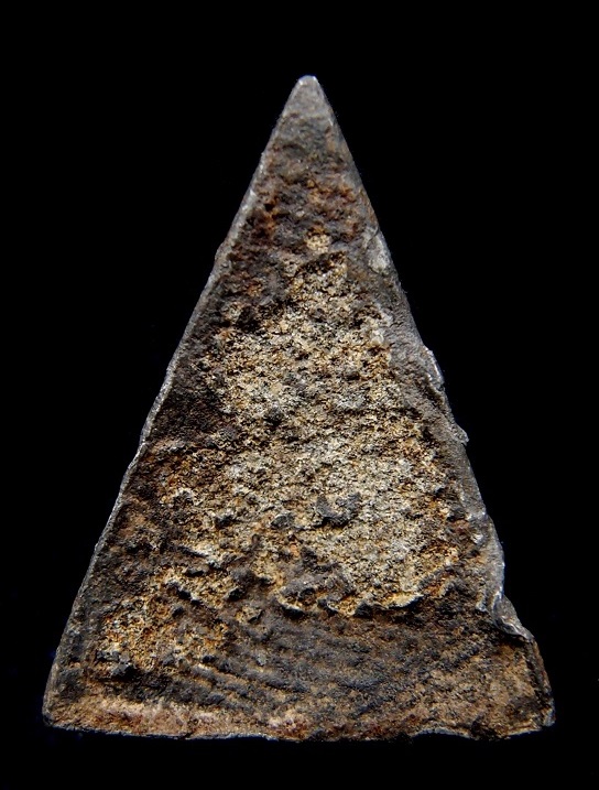 พระร่วงนั่งแขนหักศอก กรุหินตั้ง ชินเงิน 