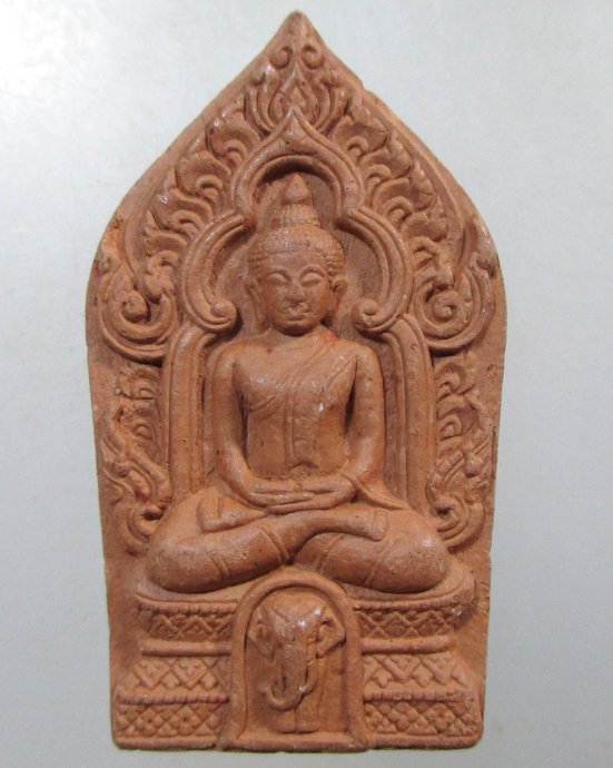 ๒๐ พระพุทธเนื้อดิน