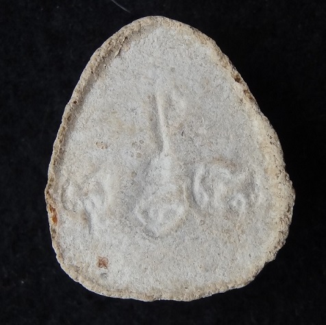 พระปิดตามหาเสน่ห์ หลังยันต์พุทโธ เนื้อเกสรนวลๆ คราบกรุเดิมๆ