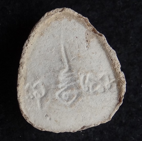 พระปิดตามหาเสน่ห์ หลังยันต์พุทโธ เนื้อเกสรนวลๆ คราบกรุเดิมๆ