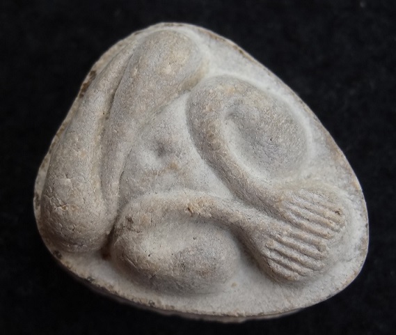 พระปิดตามหาเสน่ห์ หลังยันต์พุทโธ เนื้อเกสรนวลๆ คราบกรุเดิมๆ