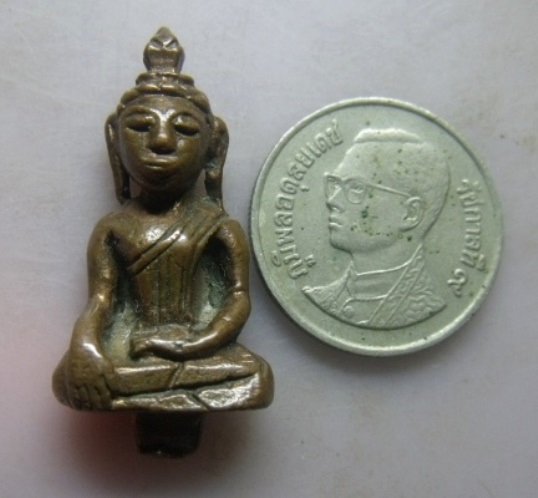 **วัดใจ**พระยอดธง เนื้อโลหะผสม ศิลป์สวย หล่อเก่า ไม่ทราบที่**เนื้อจัดๆ เชิญชมครับ