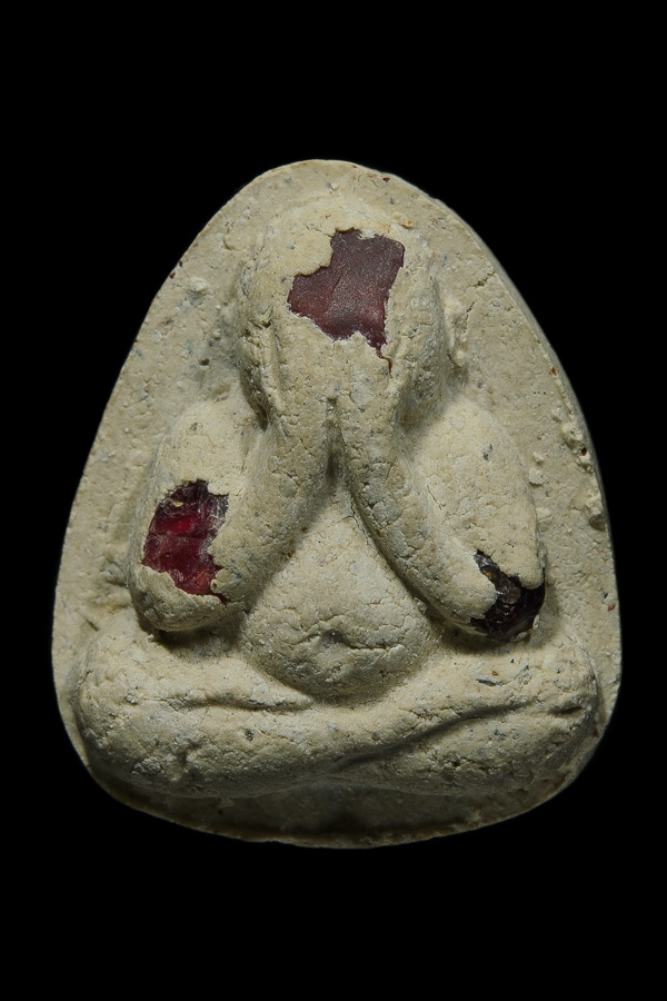 พระปิดตาฝังพลอย พิมพ์ใหญ่