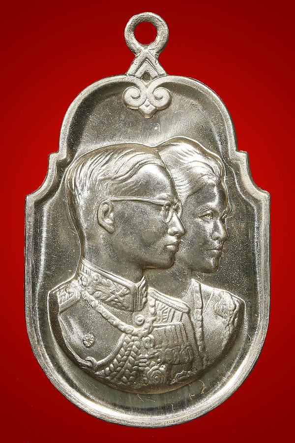 เหรียญเนื้อเงินในหลวง-พระราชินี