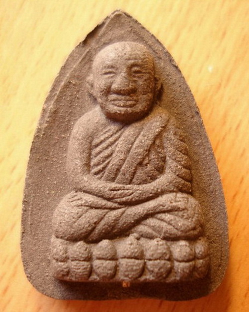 ปี55จ่าตำรวจ บานังบายอ นราธิวาสโดนลอบยิงกระสุนด้านทุกนัด๑๑หลวงปู่ทวดเนื้อว่านผงอาจารย์ทิมปี97พิมพ์ให