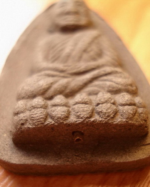 ปี55จ่าตำรวจ บานังบายอ นราธิวาสโดนลอบยิงกระสุนด้านทุกนัด๑๑หลวงปู่ทวดเนื้อว่านผงอาจารย์ทิมปี97พิมพ์ให