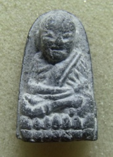 *วัดใจ*หลวงปู่ทวดเนื้อว่านพิมพ์พระรอด วัดเมืองยะลา ปี 39(รุ่นเครื่องบินตก) หลังลายนิ้ว**ประสบการณ์ดี