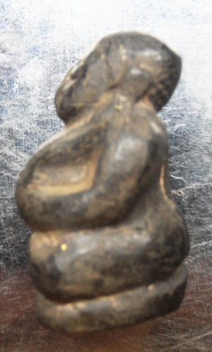 พระสังกัจจายเนื้อดินอุดกริ่งหลวงพ่อกวยเก่าๆครับ