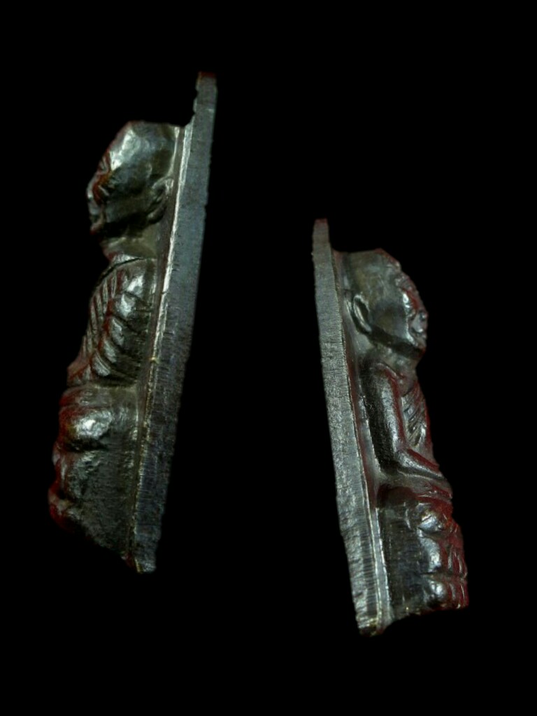 หลวงปู่ทวด วัดช้างให้ หลังหนังสือใหญ่ เตารีด  หน้ายักษ์ ปี 08  