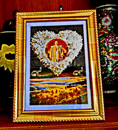 กรอบรูปในหลวงที่ระลึกส่งเสด็จสู่สวรรคาลัย...(2)