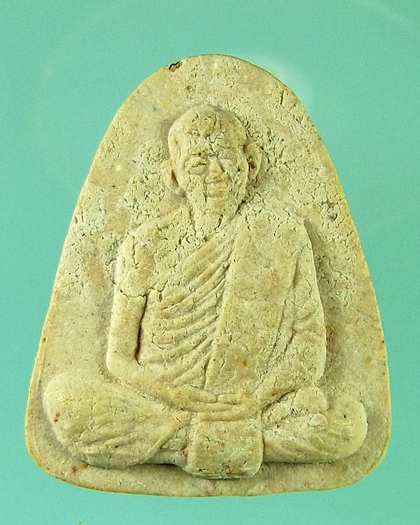 หลวงปู่ทิม เนื้อผงพรายกุมาร จำปีไม่ได้ครับ