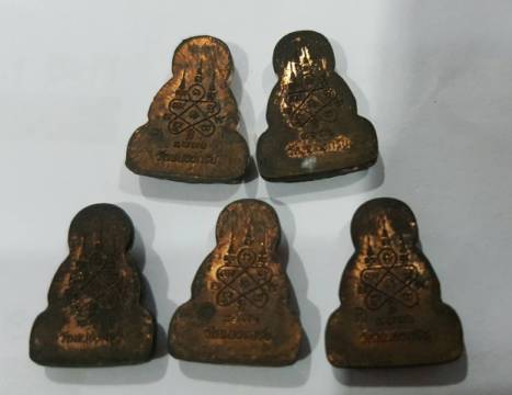 ปิดตาข้าวตอกแตก เนื้อทองแดง หลวงพ่อสาคร วัดหนองกรับ 5 องค์