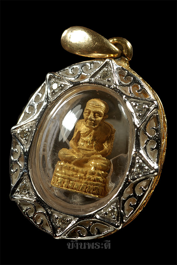 พระรูปเหมือนหลวงพ่อทวด รุ่น 111 ปี กระทรวงกลาโหม พิมพ์จิ๋ว เนื้อทองคำแบบทรายนวล นน. 1.8 กรัม