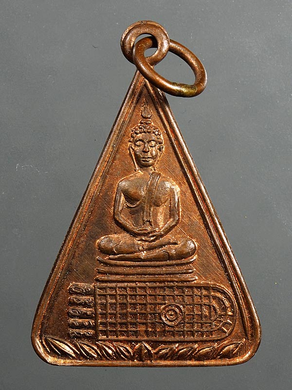 เคาะเดียว ... เหรียญพระพุทธบาท พิมพ์สามเหลี่ยม วัดอนงค์ กทม. ปี2497 ....8