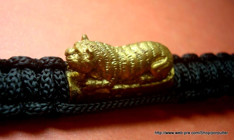 ตะกรุดข้อมือเสือ หรือ สายสิญจน์ข้อมือเสือ หลวงพ่อเปิ่น วัดบางพระ นครปฐม