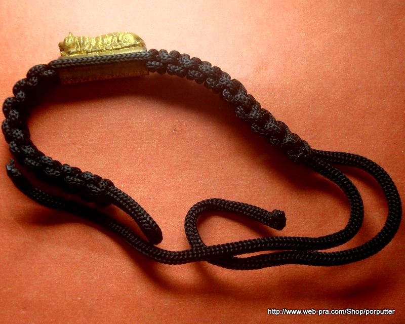 ตะกรุดข้อมือเสือ หรือ สายสิญจน์ข้อมือเสือ หลวงพ่อเปิ่น วัดบางพระ นครปฐม