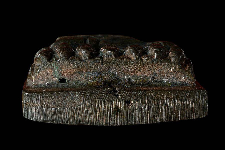 หลวงปู่ทวด หลังเตารีด เนื้อนวะโลหะ พิมพ์ใหญ่ รุ่นสร้างโรงพยา บาลโคกโพธิ์ ปี 2539 