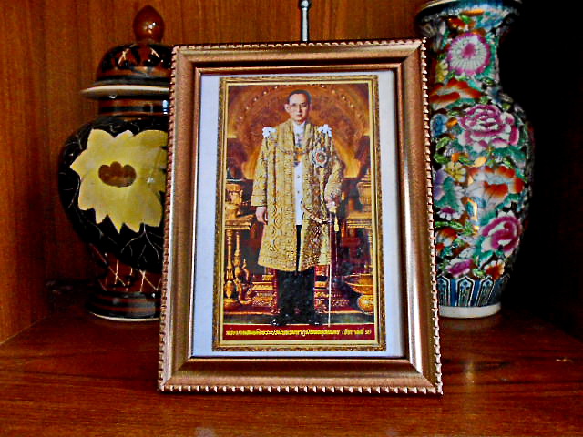 กรอบรูปในหลวงที่ระลึกส่งเสด็จสู่สวรรคาลัย...(7) 