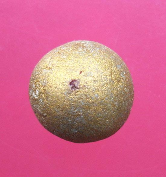 ลูกอมเมตตามหานิยม (ผสมผงพรายกุมาร เนื้อว่านดอกทอง) โค๊ตนะ ปี 2554 ปลุกเสกโดยหลวงพ่อสาครวัดหนองกรับคร