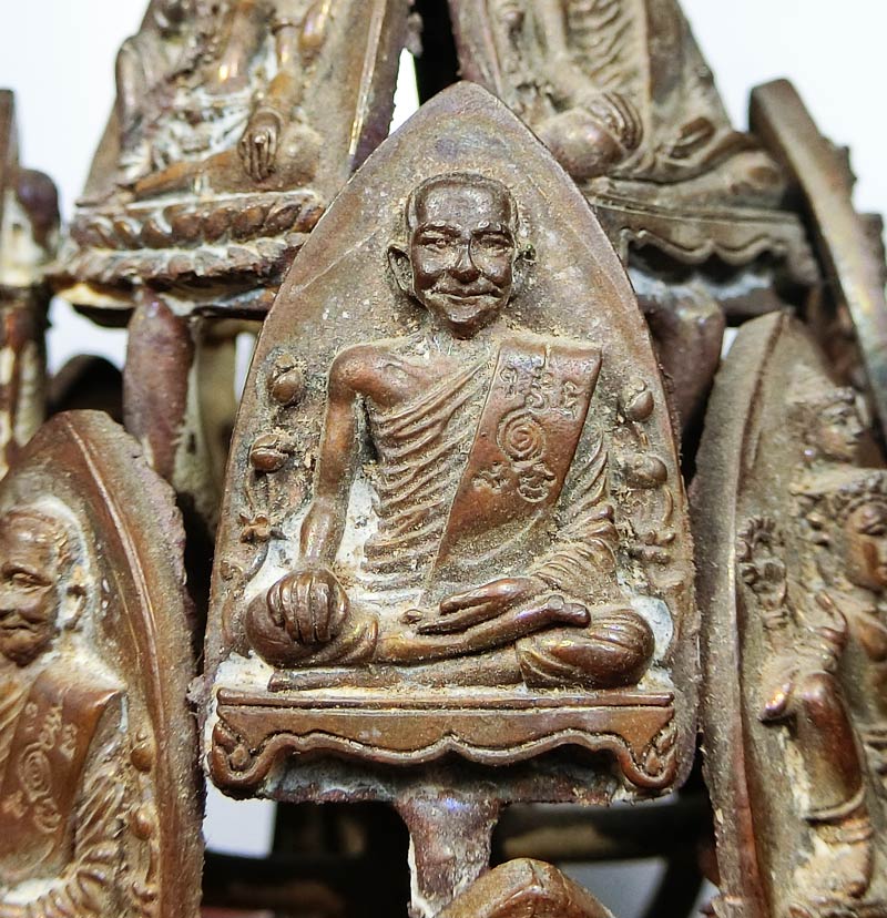 ช่อเหรียญหล่ออวตาร มหาเศรษฐี กองทุนหลวงปู่ปาน โสนันโท สร้างน้อยเพียง 30 ช่อหายากครับ