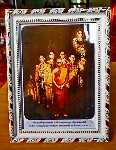 กรอบรูปในหลวงที่ระลึกส่งเสด็จสู่สวรรคาลัย...(9)