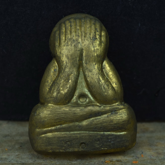 ปิดตาข้าวตอกแตก เนื้อทองระฆัง หลังรูปเหมือน เลข ๒๐๗ หลวงพ่อสาคร พร้อมกล่องเดิม